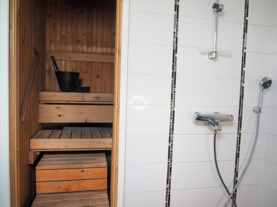 Shower, Sauna