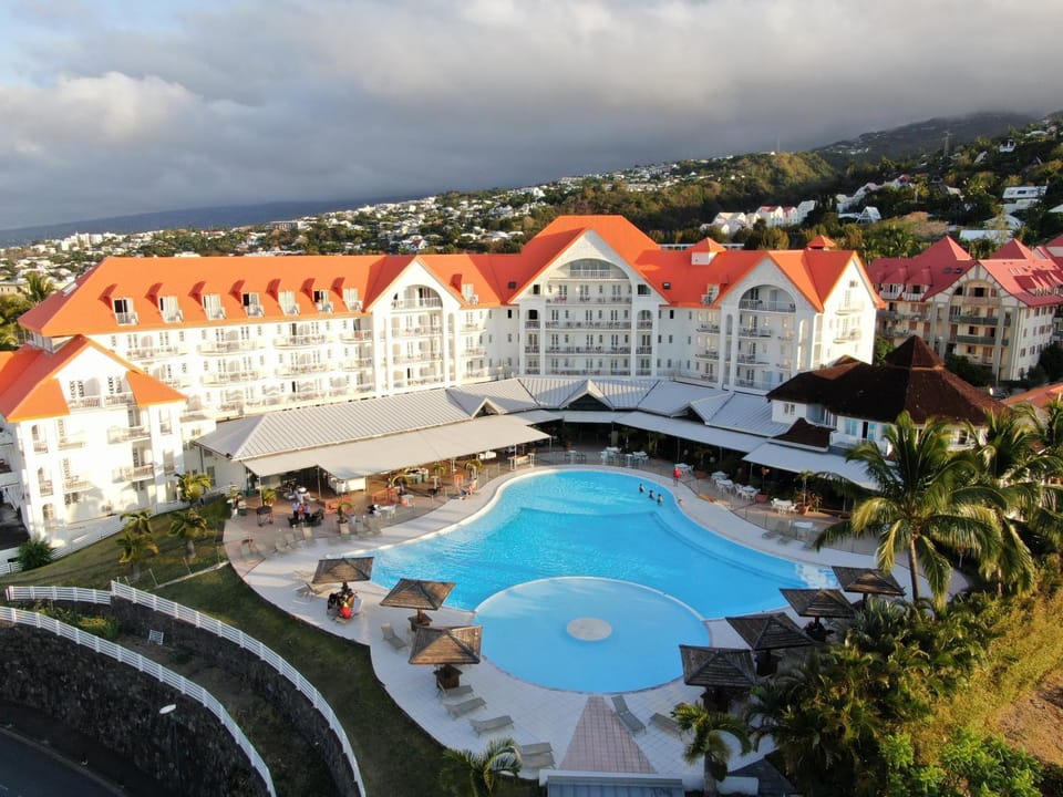 Bird's eye view, Pool view