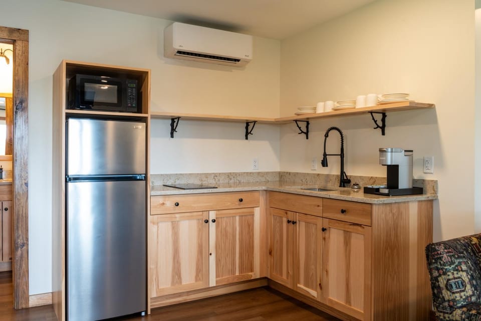 Kitchen or kitchenette, pet friendly, stove