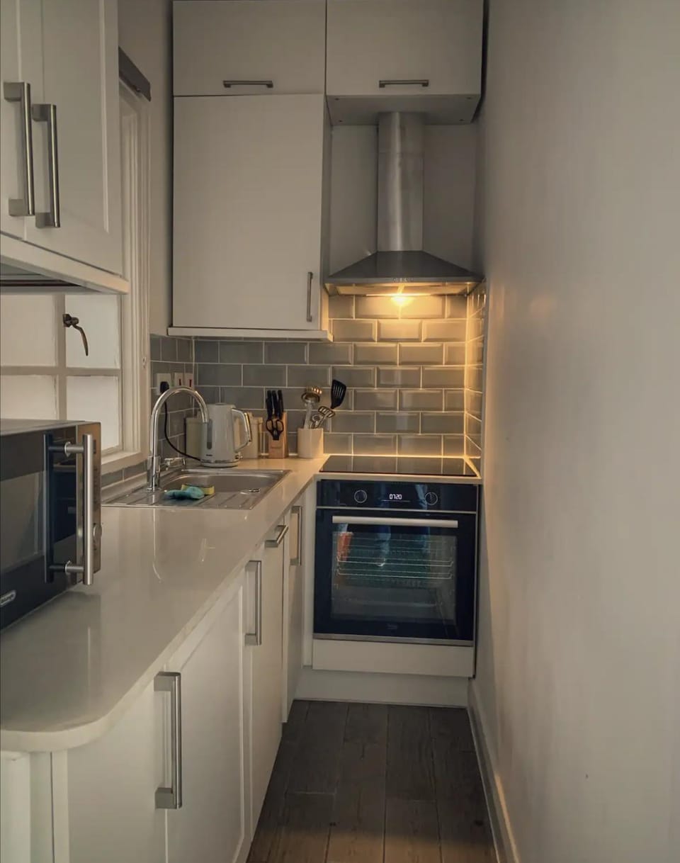 microwave, oven, stove, kitchen
