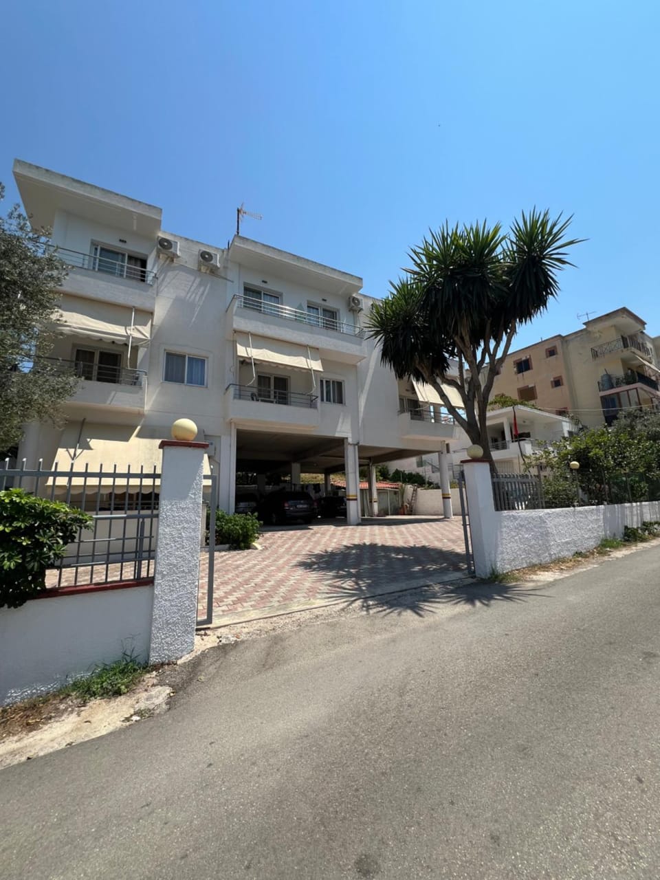 Property building, Day, Street view