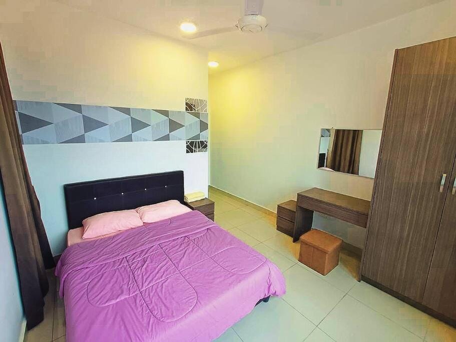 Bed, Photo of the whole room, Bedroom, fireplace, wardrobe
