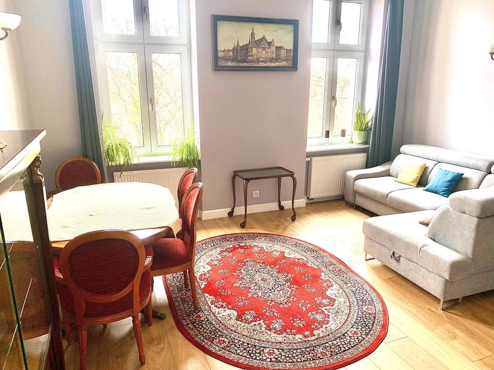 Living room, Seating area, Dining area, Supermarket/grocery shop, Quiet street view, ATM, locker