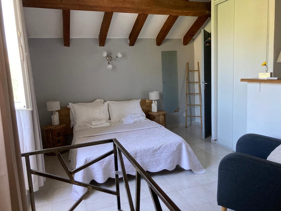 Maison Kyprea: charmant appartement /duplex , spacieux, tout confort avec terrasse extérieure privée, parking privatif , vue pittoresque sur la citadelle de Corté et les montagnes. Apartment in Corsica