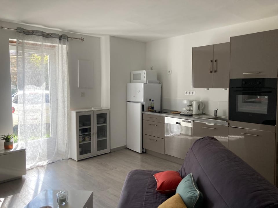 Maison Kyprea: charmant appartement /duplex , spacieux, tout confort avec terrasse extérieure privée, parking privatif , vue pittoresque sur la citadelle de Corté et les montagnes. Apartment in Corsica