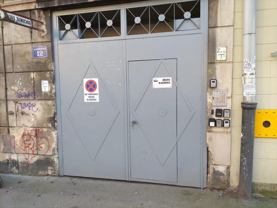 Property building, Facade/entrance