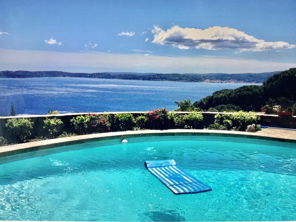 Villa Vue mer exceptionnelle golfe de saint -Tropez piscine 6ch 6 sdb 12 personnes Villa in Sainte-Maxime