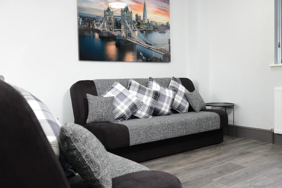 Bright 3Bed Home Ideal Location & Free Parking House in Southampton