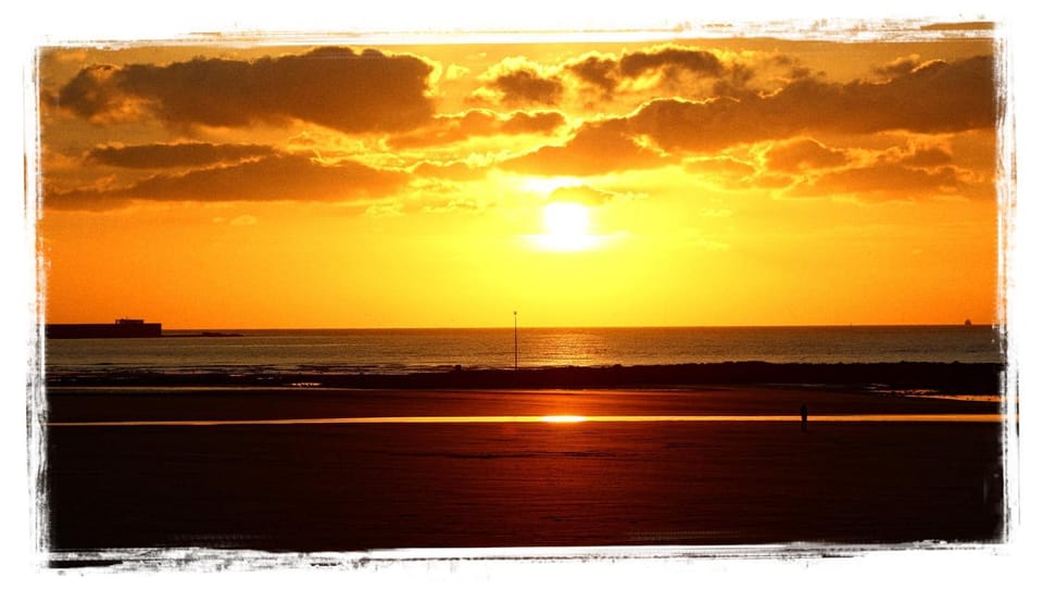 Neighbourhood, Sunset