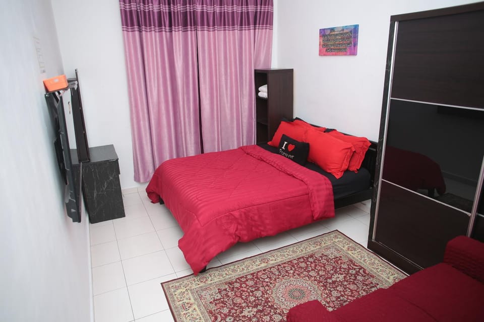 Bed, TV and multimedia, Bedroom