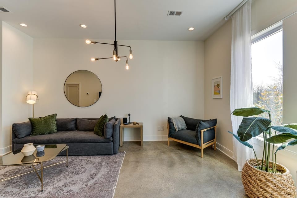 7 Mi to Dtwn Nashville: Modern Madison Townhome House in Madison