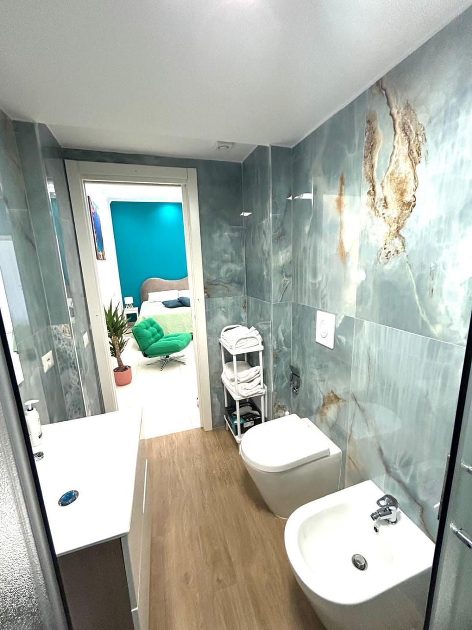 Shower, Toilet, Bathroom, bidet, towels