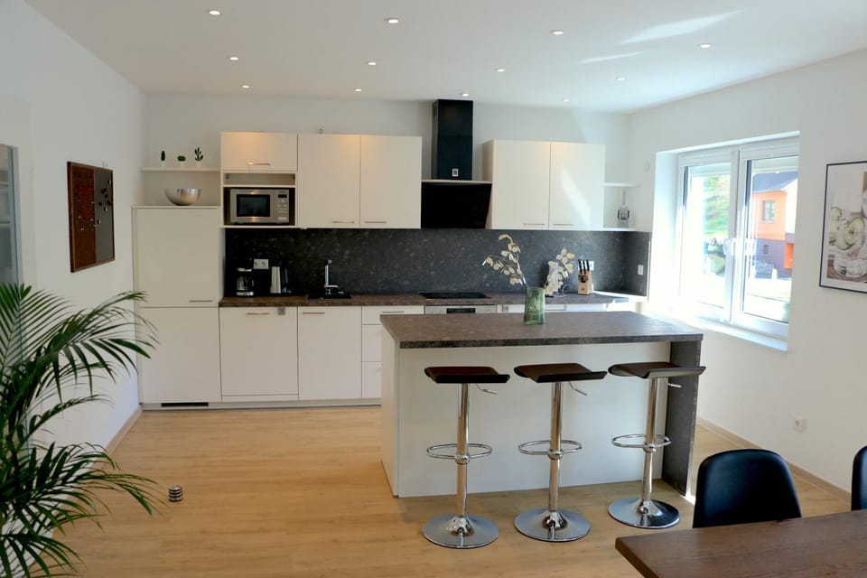 Kitchen or kitchenette, Lounge or bar, kitchen