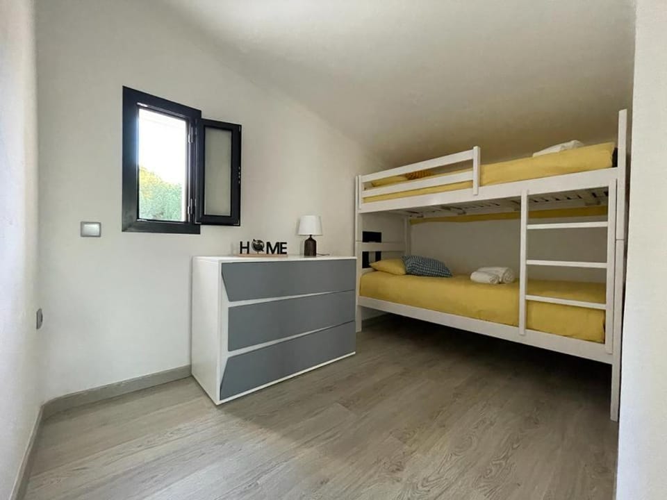 children, bunk bed