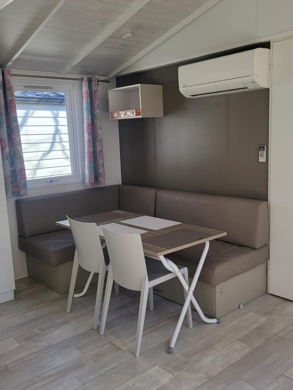 Kitchen or kitchenette, Living room, Dining area, air conditioner