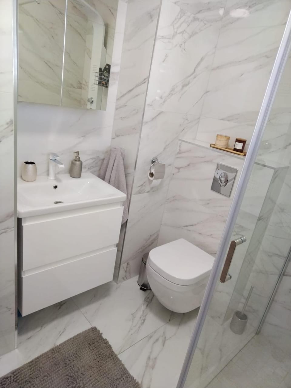 Shower, Toilet, Bathroom, towels