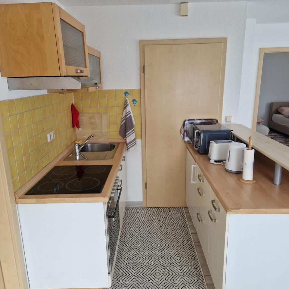 Kitchen or kitchenette, pet friendly, stove, toaster