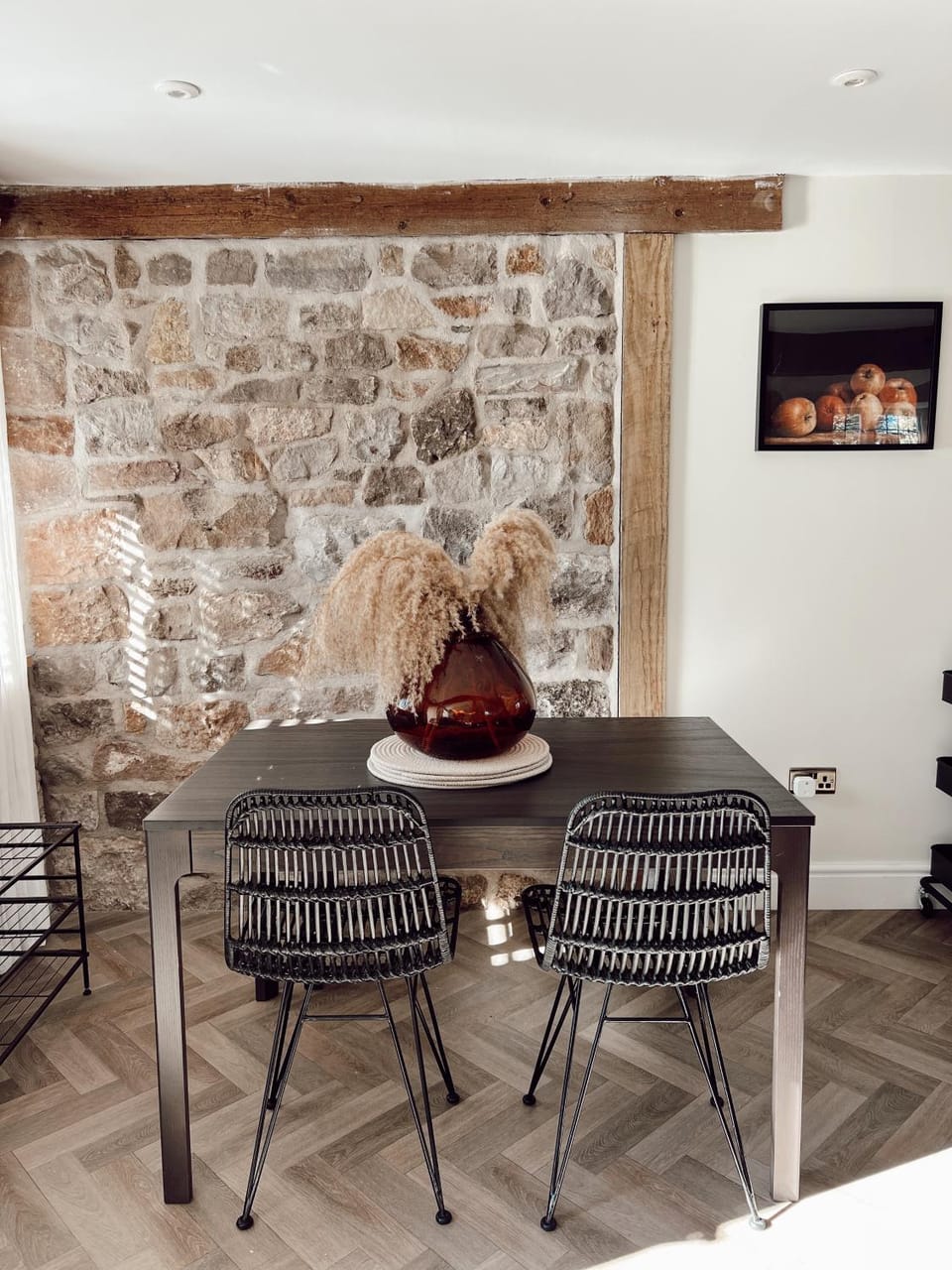 Seating area, Dining area