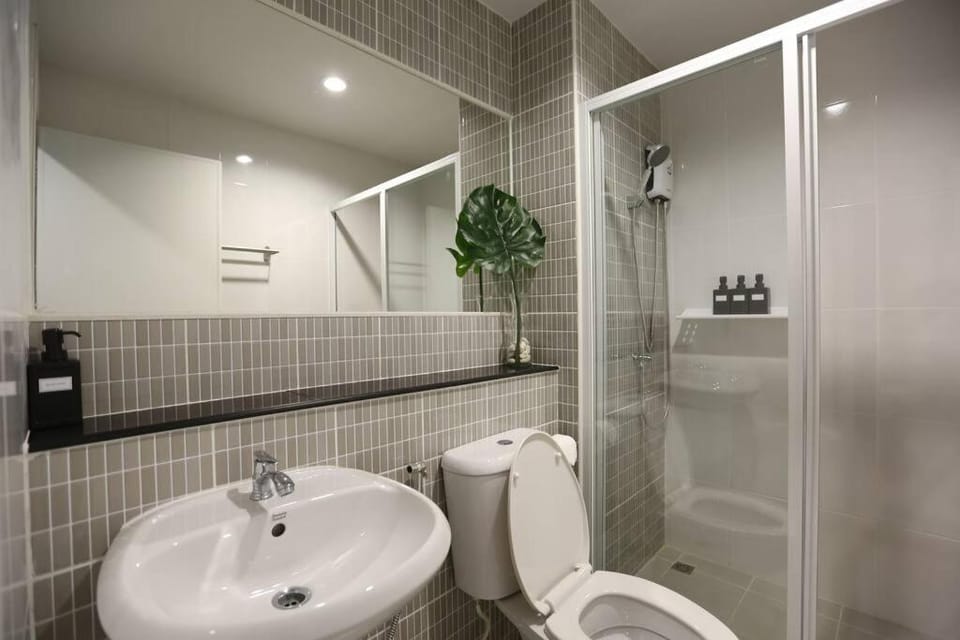 WoodGreen Room near Chatuchak Weekend Market Apartment in Bangkok