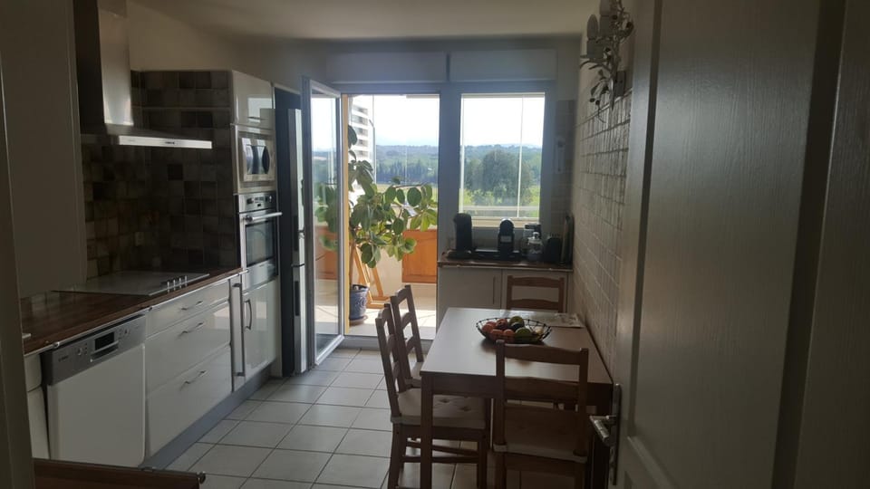 Dining area, Swimming pool, dishwasher, minibar, pet friendly, stove