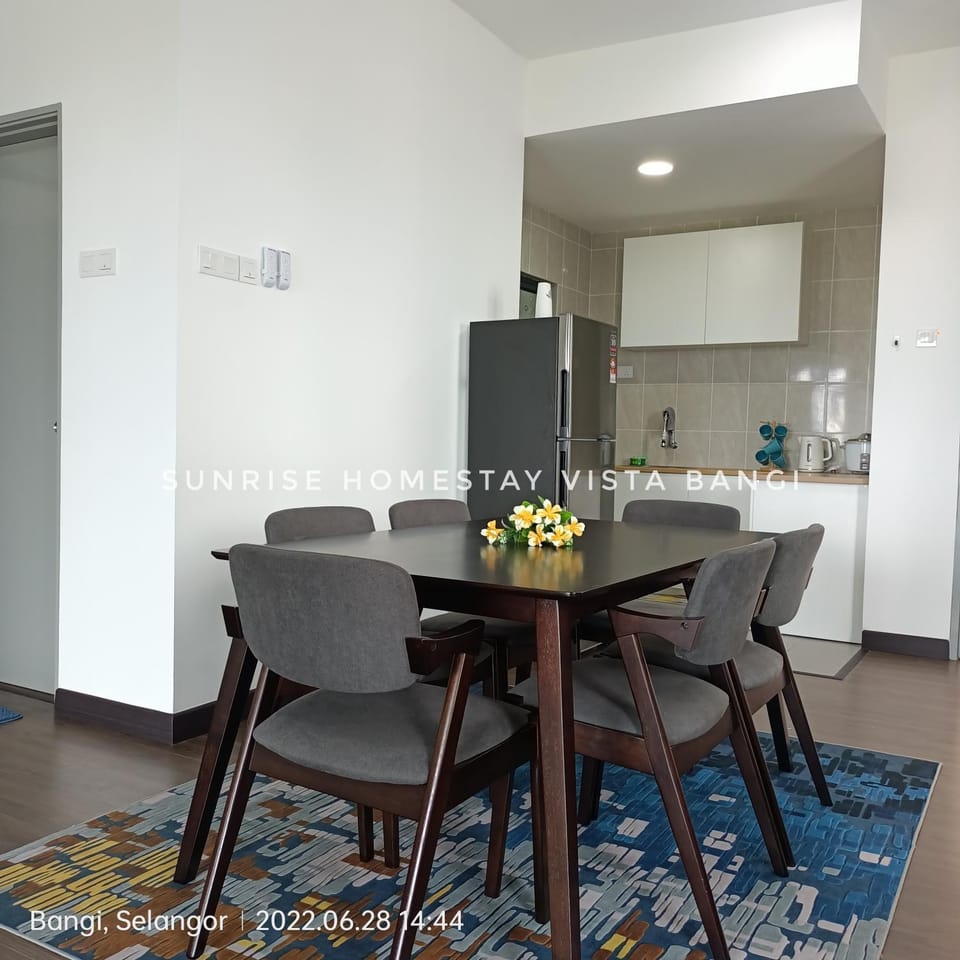 Kitchen or kitchenette, Dining area, minibar