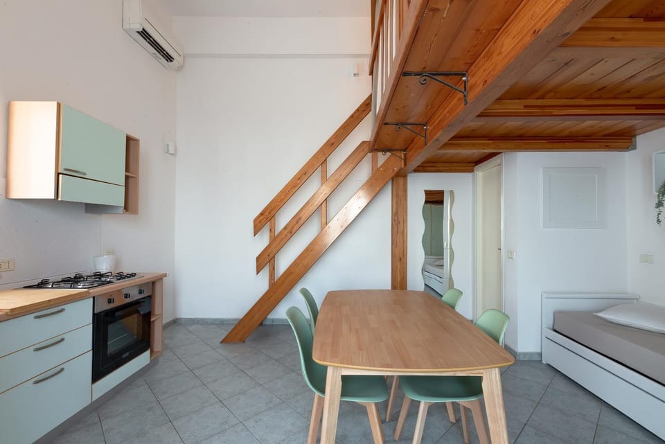 Living room, Seating area, Dining area, stove