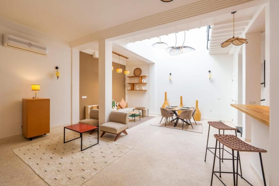 Living room, Seating area