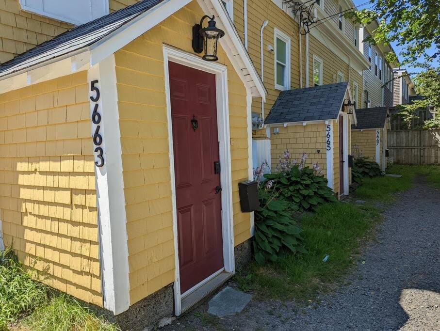 Bauer Terrace - Cozy 1 bedroom beside The Citadel Apartment in Dartmouth