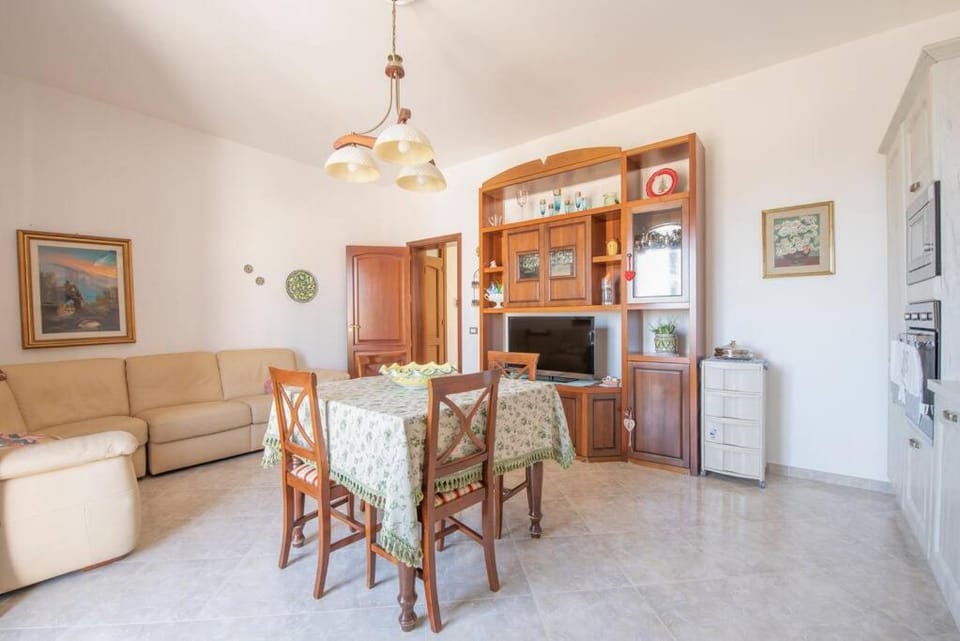 Communal lounge/ TV room, TV and multimedia, Kitchen or kitchenette, Living room, Seating area, Dining area, Evening entertainment