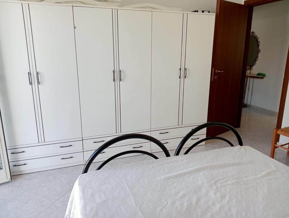 Bedroom, wardrobe