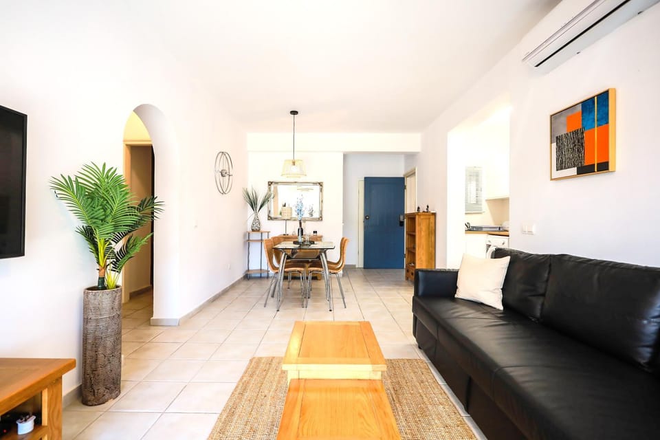 TV and multimedia, Living room, Dining area