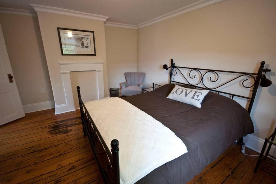 Heritage Townhouse in Downtown Halifax Apartment in Dartmouth
