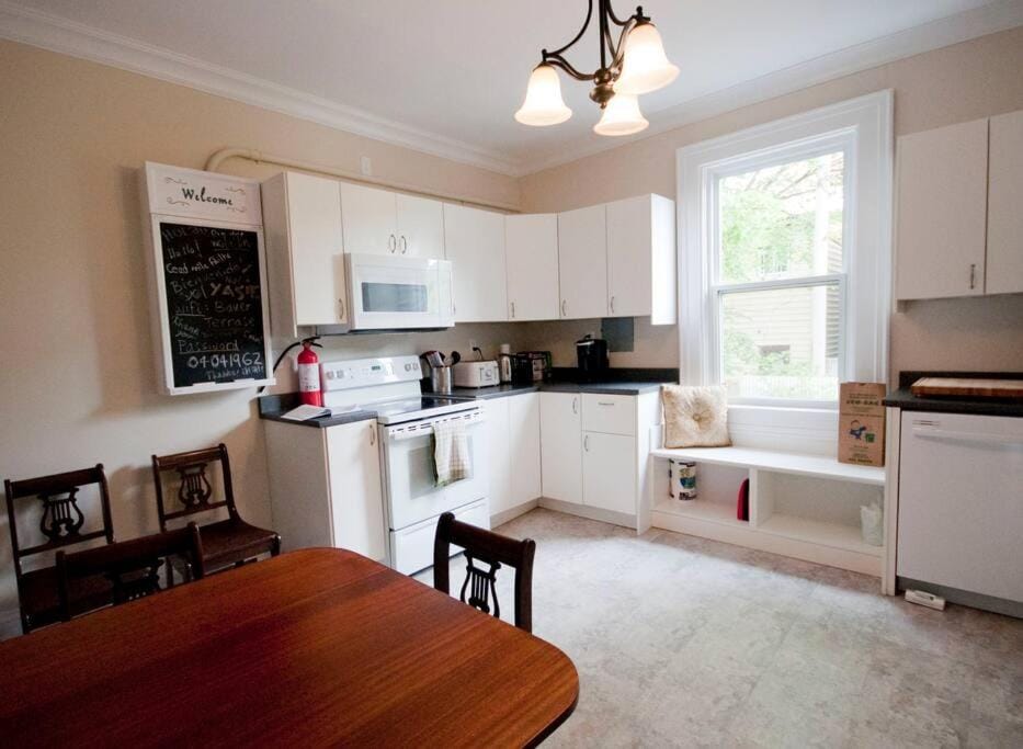 Heritage Townhouse in Downtown Halifax Apartment in Dartmouth