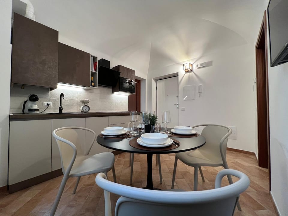Kitchen or kitchenette, Living room, Seating area, Dining area, minibar, pet friendly, stove