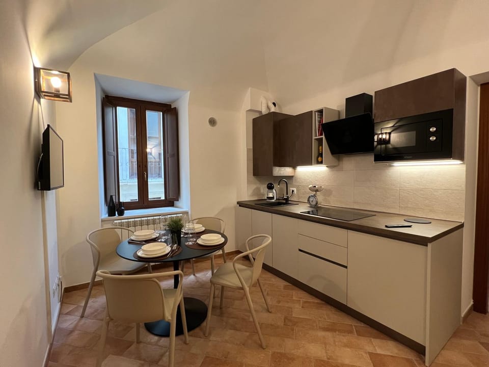 Kitchen or kitchenette, Dining area, minibar, pet friendly, stove