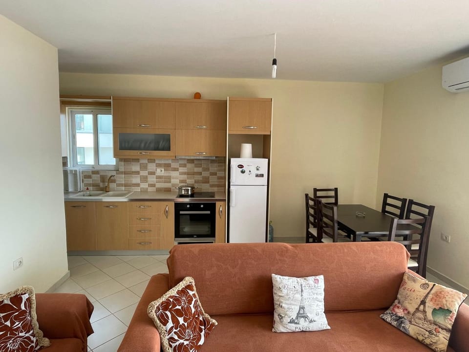 Kitchen or kitchenette, Dining area, oven, stove, air conditioner