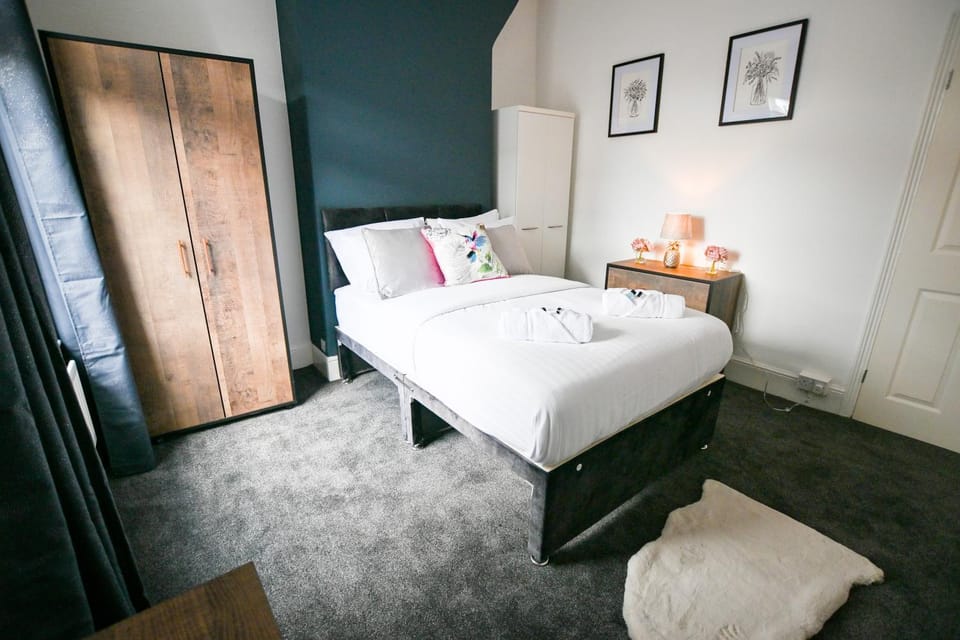 Bed, Photo of the whole room, Bedroom, towels, wardrobe