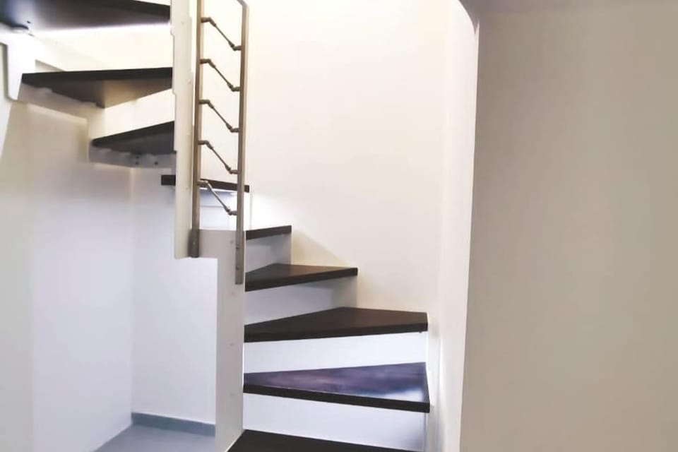 Text overlay, Internal: Not applicable to any particular room