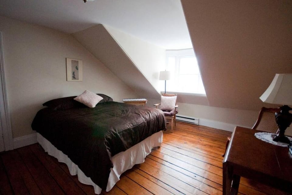 Heritage Row House in Downtown Halifax Apartment in Dartmouth