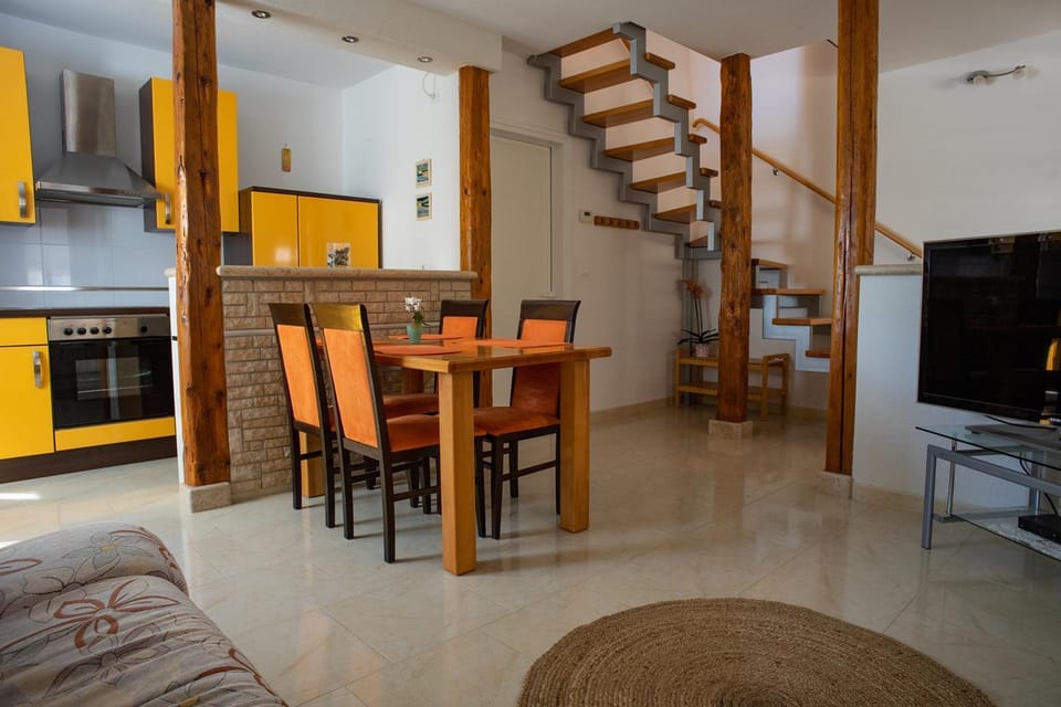 Kitchen or kitchenette, Living room, Dining area, pet friendly