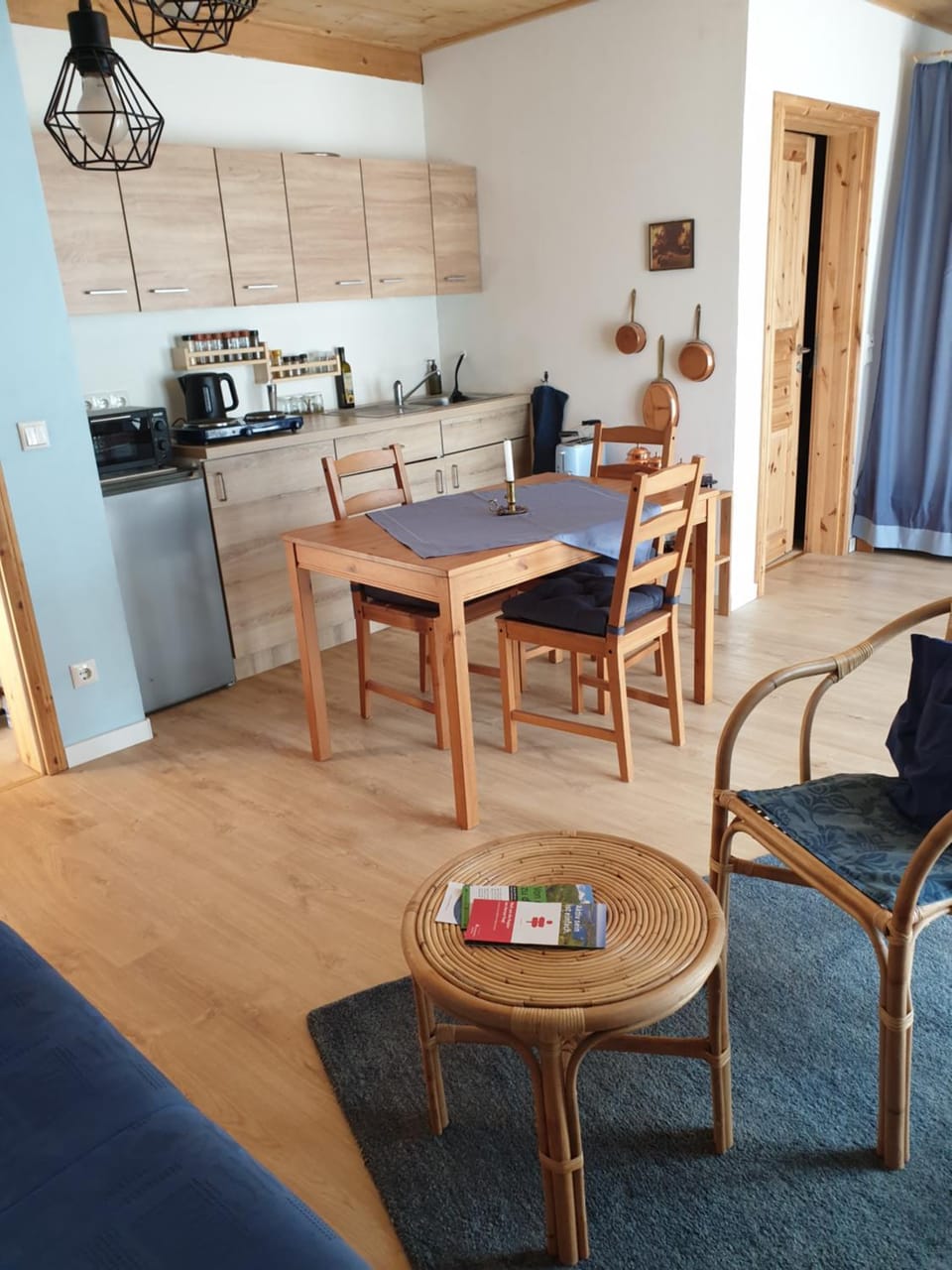 Kitchen or kitchenette, Seating area