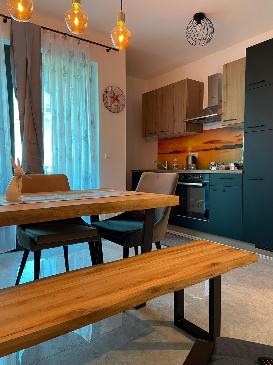 Kitchen or kitchenette, Dining area