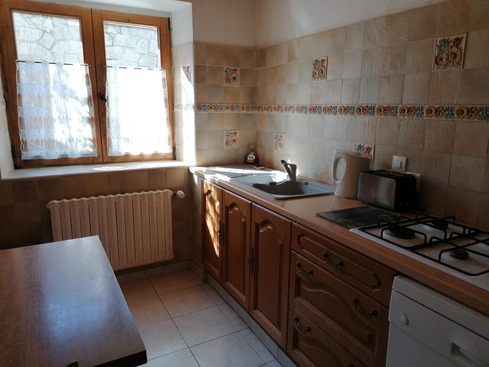 Coffee/tea facilities, minibar, pet friendly, stove, toaster