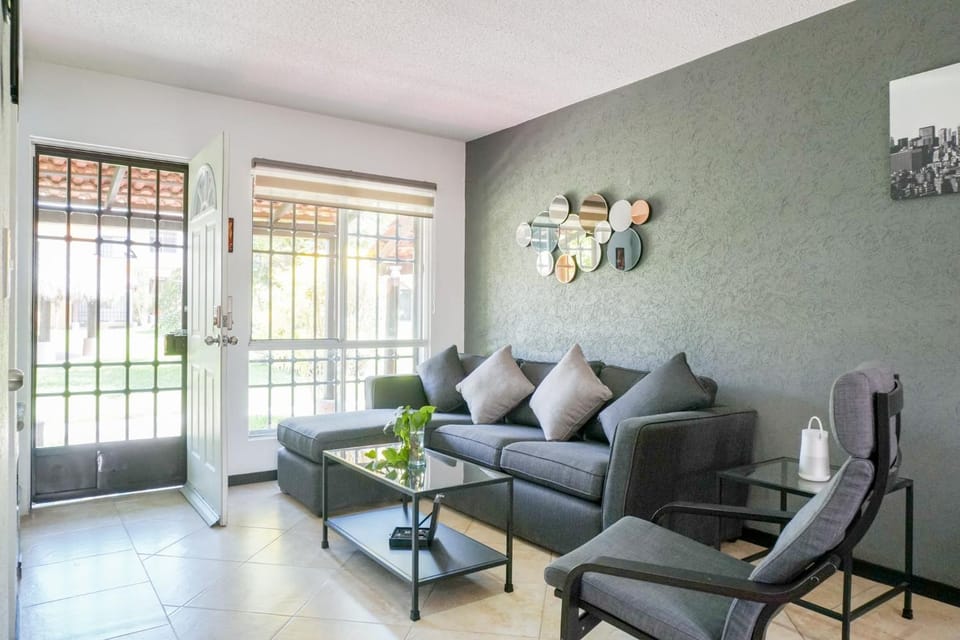 Living room, Seating area