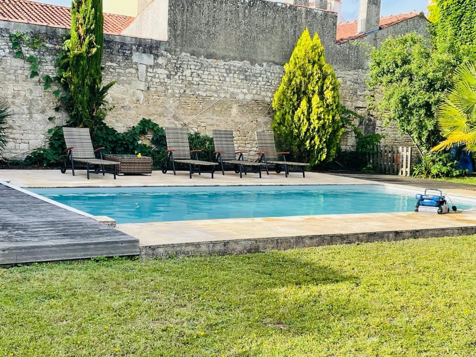 Maison de charme de 280m2 avec piscine chauffée … House in Pays de la Loire