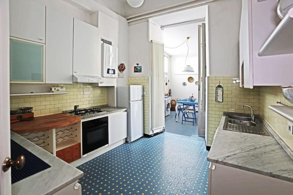 Dining area, kitchen
