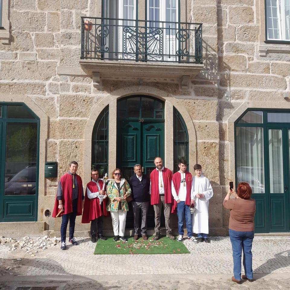 Facade/entrance, Day, People, group of guests