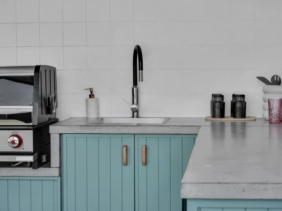 Kitchen or kitchenette, pet friendly, stove