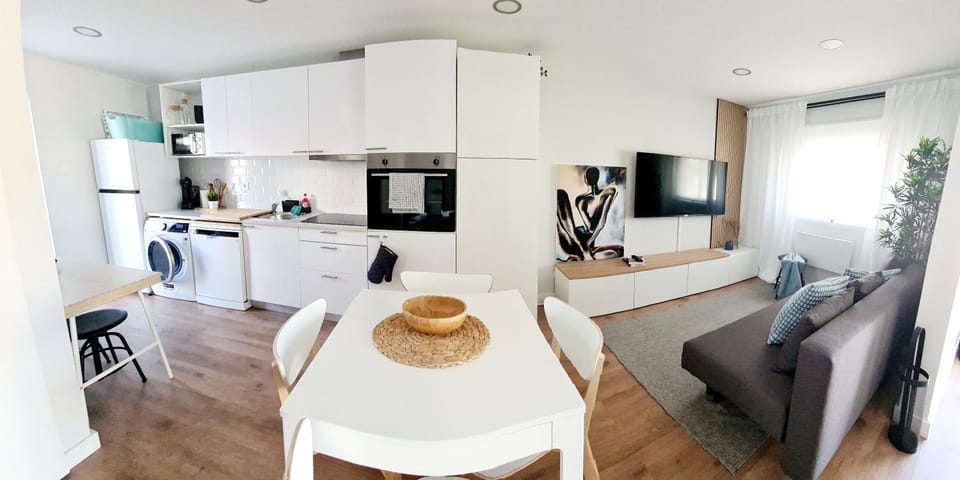 TV and multimedia, Kitchen or kitchenette, Living room, Dining area