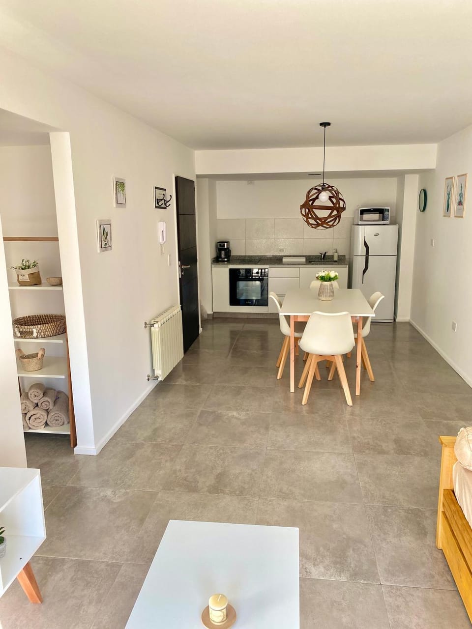 Kitchen or kitchenette, Dining area, minibar, toaster